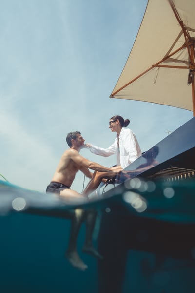 Yach Mischievous passengers on beach platform